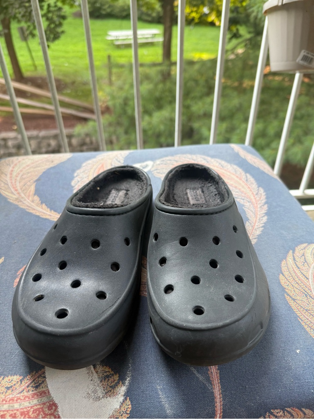 Classic Black Crocs Clogs – Size W -8 Warm Fuzzy Lined Comfort